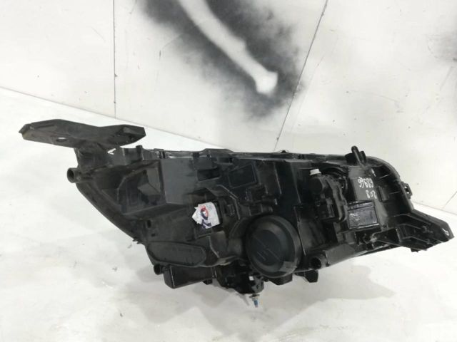 bontott PEUGEOT 208 Bal Fényszóró