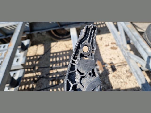 bontott PEUGEOT 208 Bal Fényszóró