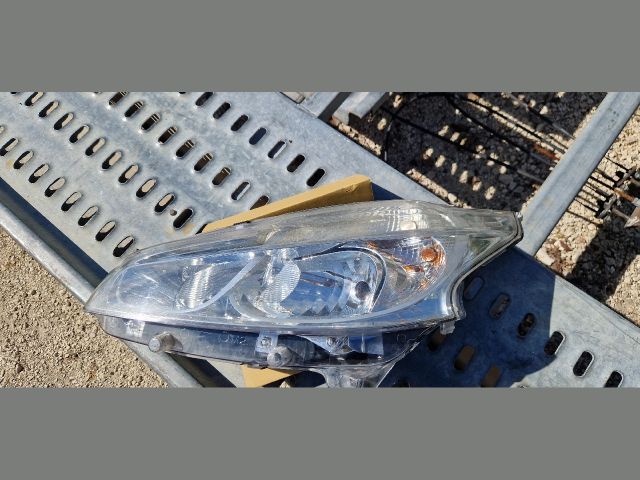 bontott PEUGEOT 208 Bal Fényszóró