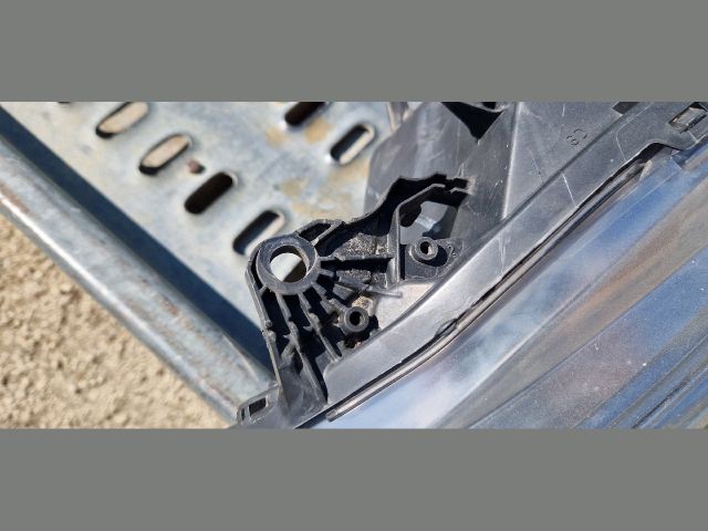 bontott PEUGEOT 208 Bal Fényszóró