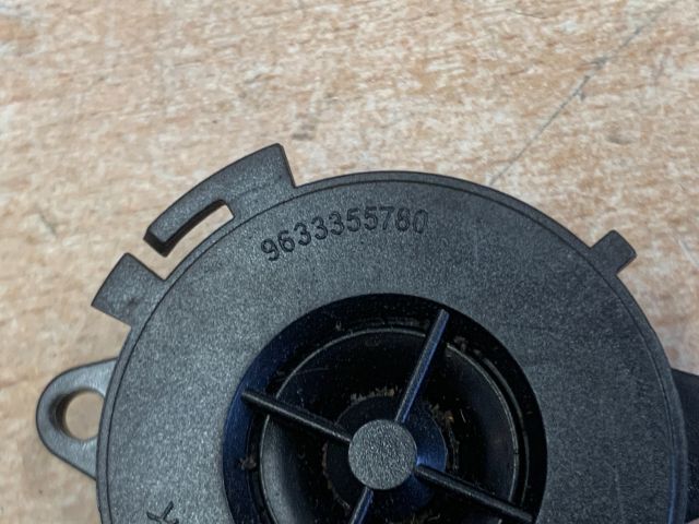 bontott PEUGEOT 208 Bal Műszerfal Hangszóró