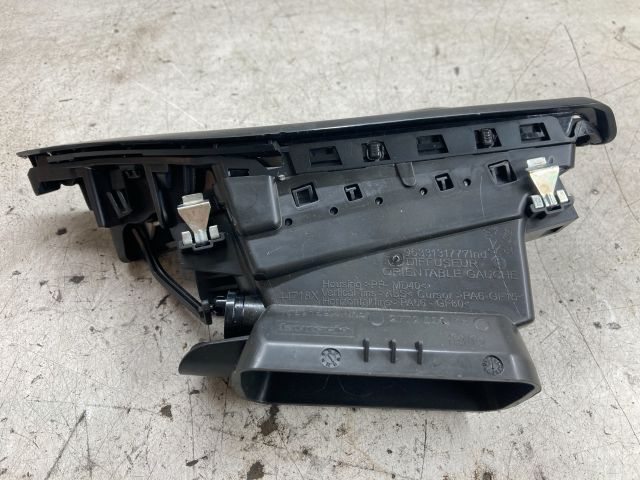 bontott PEUGEOT 208 Bal Szellőző