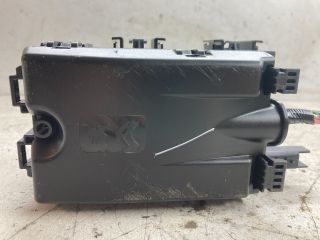 bontott PEUGEOT 208 Biztosítéktábla Doboz