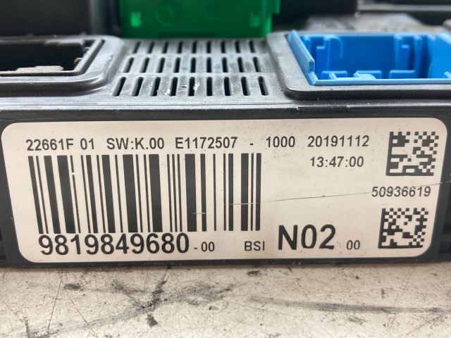 bontott PEUGEOT 208 Biztosítéktábla Doboz