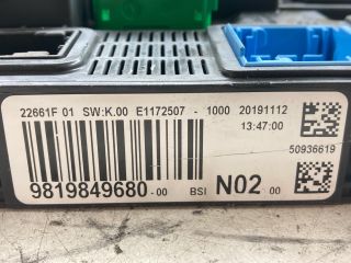 bontott PEUGEOT 208 Biztosítéktábla Doboz