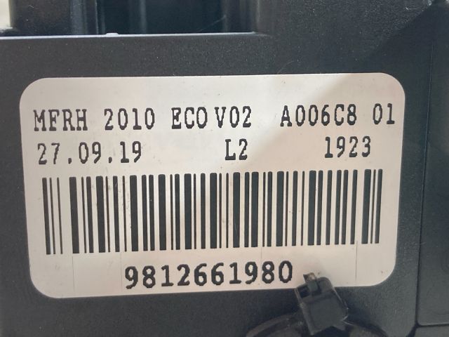 bontott PEUGEOT 208 Biztosítéktábla Doboz