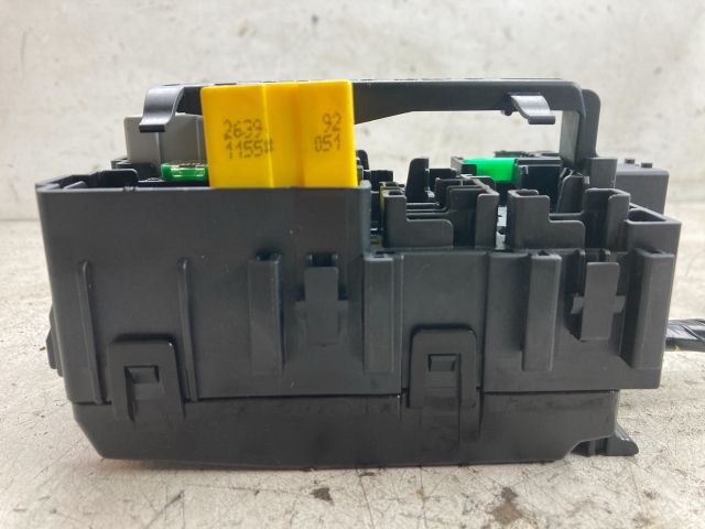 bontott PEUGEOT 208 Biztosítéktábla Doboz