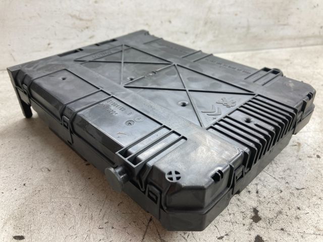 bontott PEUGEOT 208 Biztosítéktábla Doboz