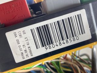 bontott PEUGEOT 208 Biztosítéktábla Doboz