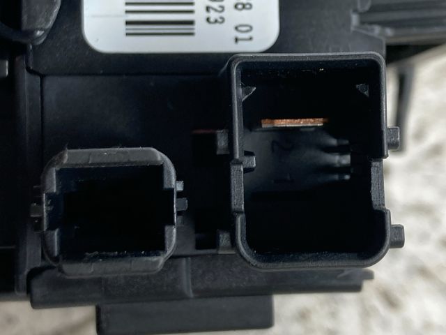 bontott PEUGEOT 208 Biztosítéktábla Doboz