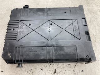 bontott PEUGEOT 208 Biztosítéktábla Doboz