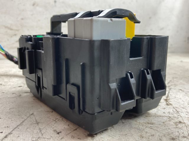 bontott PEUGEOT 208 Biztosítéktábla Doboz