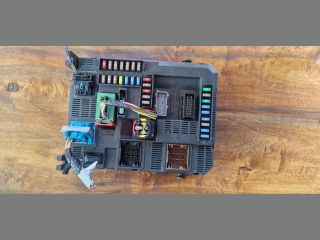 bontott PEUGEOT 208 Biztosítéktábla Utastér