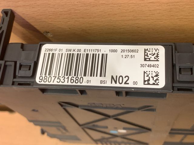 bontott PEUGEOT 208 Biztosítéktábla Utastér