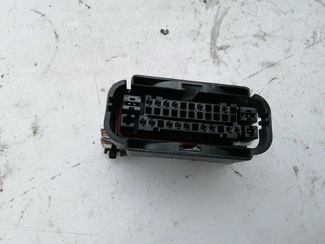 bontott PEUGEOT 208 Csatlakozó