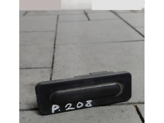 bontott PEUGEOT 208 Csomagtérajtó Kilincs