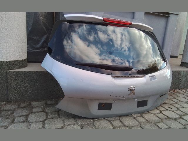 bontott PEUGEOT 208 Csomagtérajtó (Részeivel)