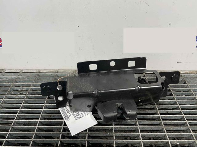 bontott PEUGEOT 208 Csomagtérajtó Ütköző