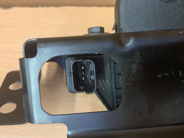 bontott PEUGEOT 208 Csomagtérajtó Zárszerkezet