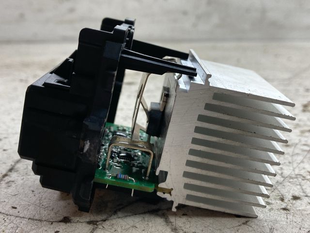 bontott PEUGEOT 208 Előtét Ellenállás Fűtőmotor