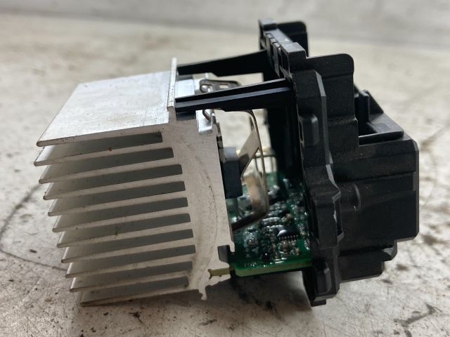 bontott PEUGEOT 208 Előtét Ellenállás Fűtőmotor