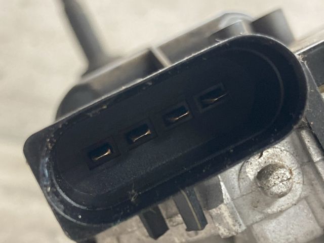 bontott PEUGEOT 208 Első Ablaktörlő Szerkezet Motorral