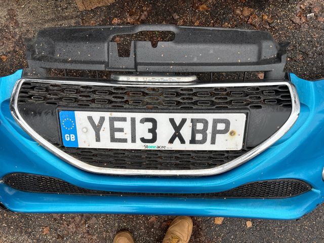 bontott PEUGEOT 208 Első Lökhárító (Részeivel)