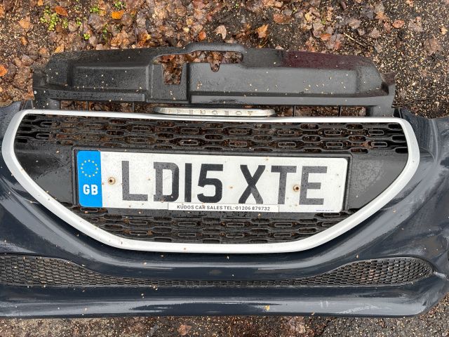 bontott PEUGEOT 208 Első Lökhárító (Részeivel)