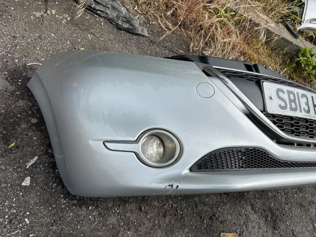 bontott PEUGEOT 208 Első Lökhárító (Részeivel)