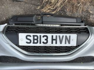 bontott PEUGEOT 208 Első Lökhárító (Részeivel)