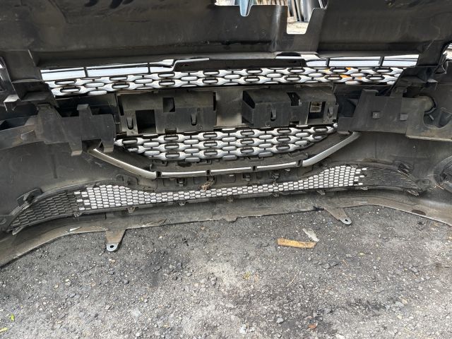 bontott PEUGEOT 208 Első Lökhárító (Részeivel)