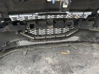 bontott PEUGEOT 208 Első Lökhárító (Részeivel)