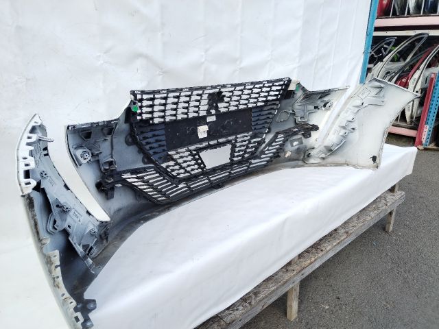 bontott PEUGEOT 208 Első Lökhárító (Üresen)