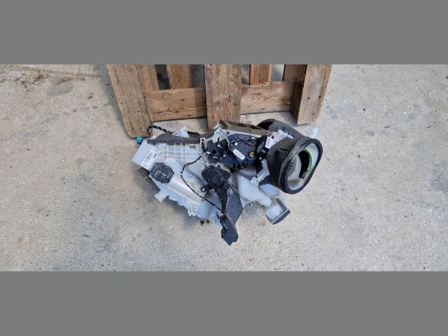 bontott PEUGEOT 208 Fűtés Box