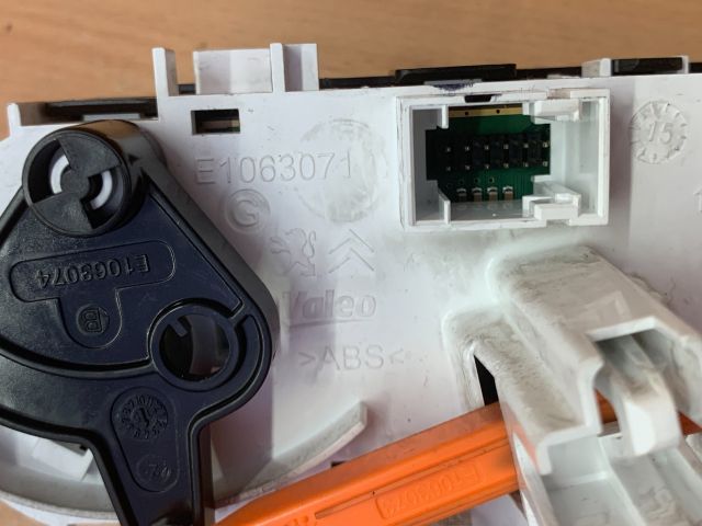 bontott PEUGEOT 208 Fűtéskapcsoló (manuális klímás)