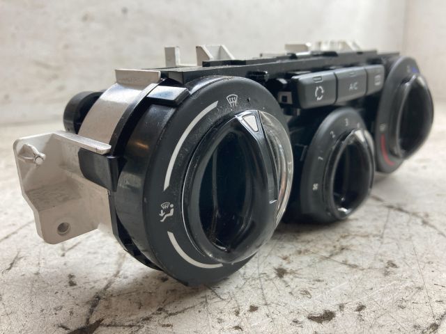 bontott PEUGEOT 208 Fűtéskapcsoló (manuális klímás)