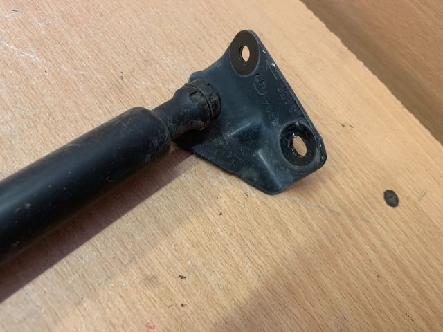 bontott PEUGEOT 208 Gázrugós Kitámasztó Teleszkóp Csomagtérajtó Bal