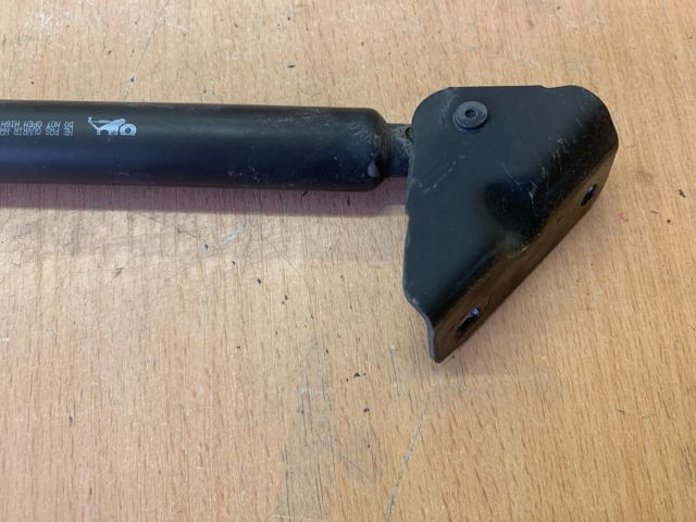 bontott PEUGEOT 208 Gázrugós Kitámasztó Teleszkóp Csomagtérajtó Jobb