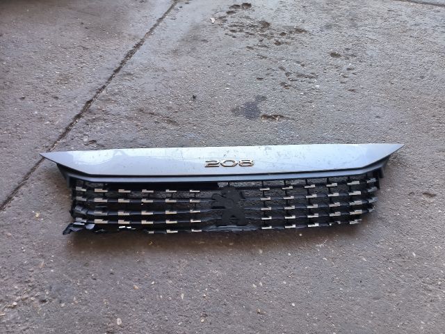 bontott PEUGEOT 208 Hűtőrács
