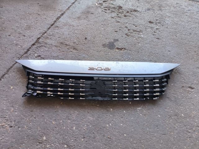 bontott PEUGEOT 208 Hűtőrács