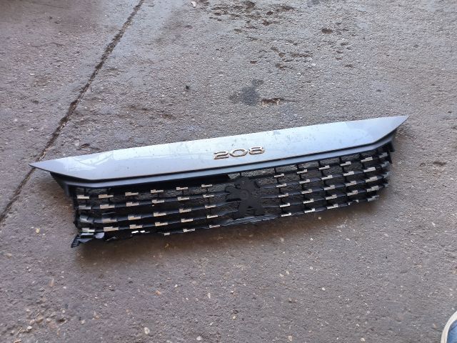 bontott PEUGEOT 208 Hűtőrács