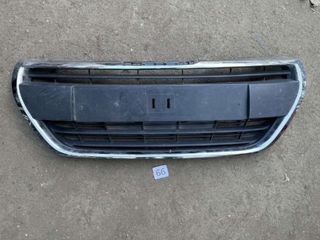 bontott PEUGEOT 208 Hűtőrács