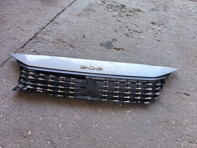 bontott PEUGEOT 208 Hűtőrács