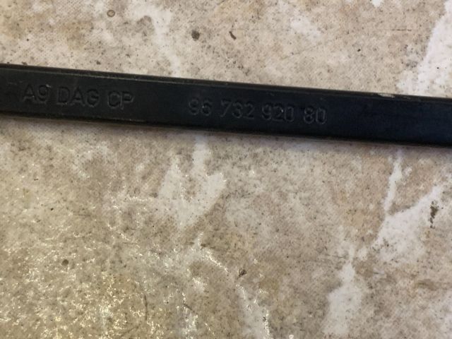 bontott PEUGEOT 208 Jobb első Ablaktörlő Kar