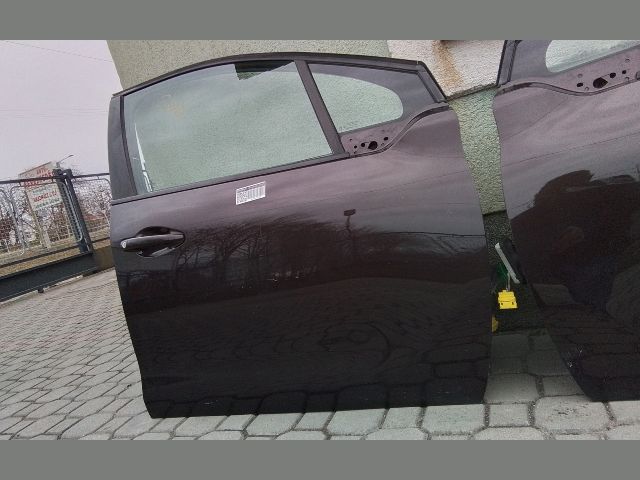 bontott PEUGEOT 208 Jobb első Ajtó (Részeivel)