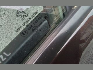 bontott PEUGEOT 208 Jobb első Ajtó (Részeivel)