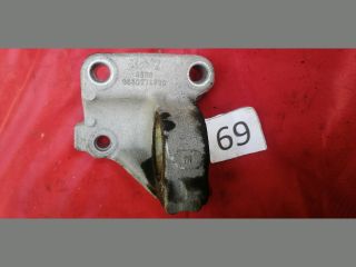 bontott PEUGEOT 208 Jobb első Féltengely Tartó