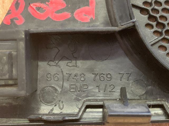 bontott PEUGEOT 208 Jobb első Kis Hangszóró Burkolat