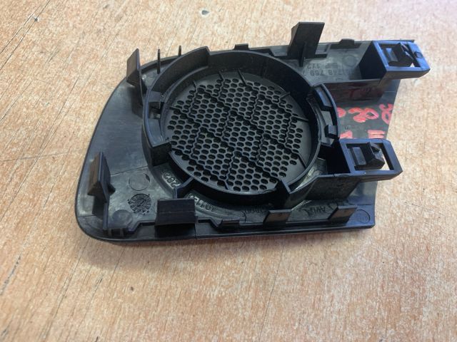 bontott PEUGEOT 208 Jobb első Kis Hangszóró Burkolat