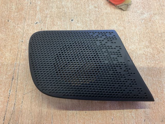 bontott PEUGEOT 208 Jobb első Kis Hangszóró Burkolat